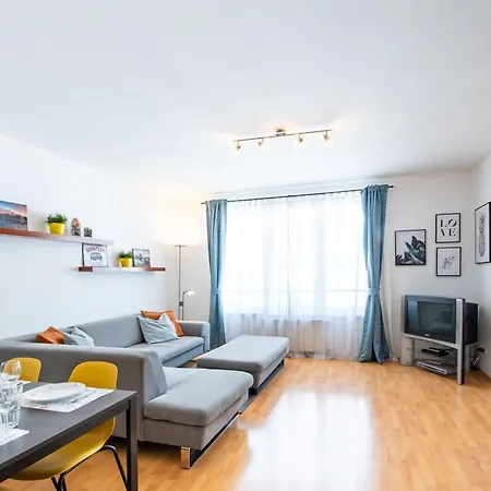 - Free Parking - Sunny - Spacious Budapest