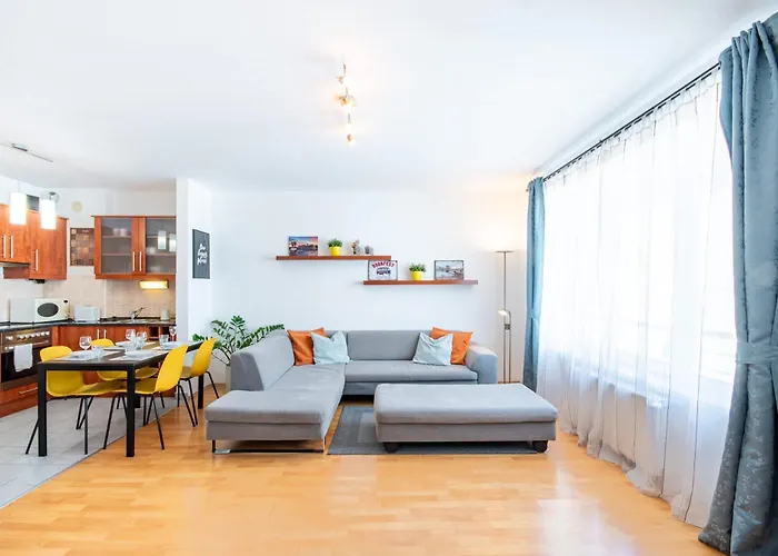 Apartment - Free Parking - Sunny - Spacious *