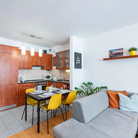 - Free Parking - Sunny - Spacious Appartement *