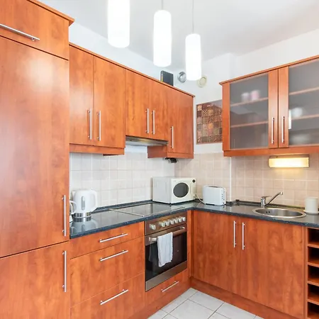 - Free Parking - Sunny - Spacious Budapest