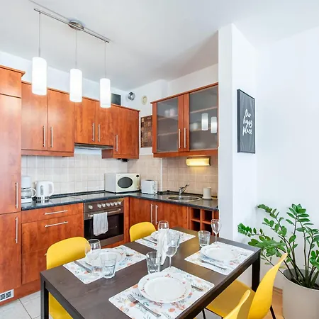 - Free Parking - Sunny - Spacious *