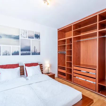 - Free Parking - Sunny - Spacious Apartmán *